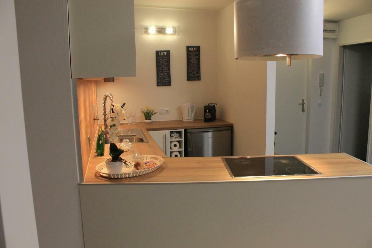 Urban-Style Apartment Wina Bagian luar foto