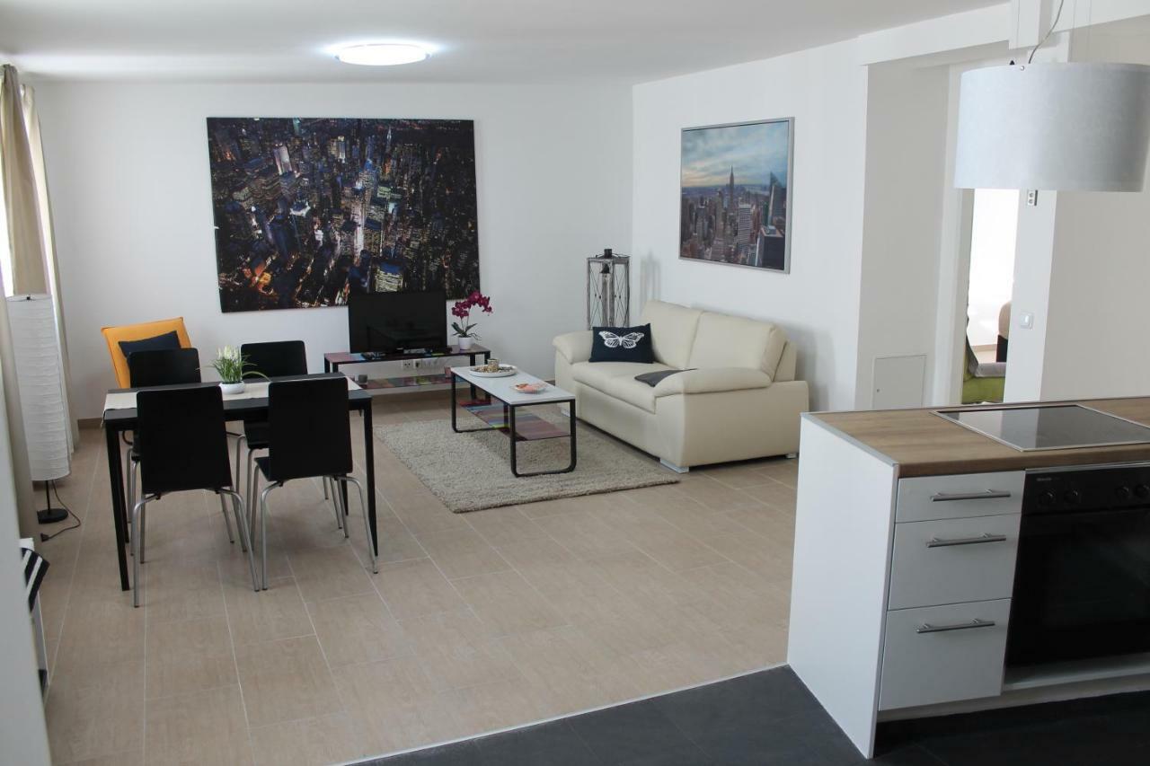 Urban-Style Apartment Wina Bagian luar foto
