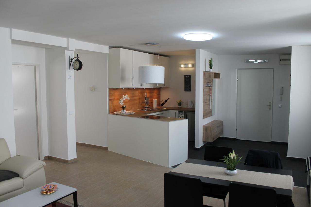 Urban-Style Apartment Wina Bagian luar foto
