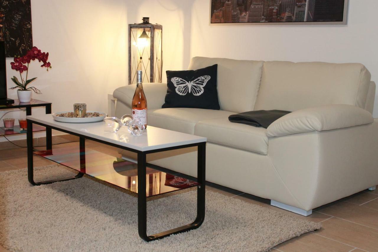 Urban-Style Apartment Wina Bagian luar foto
