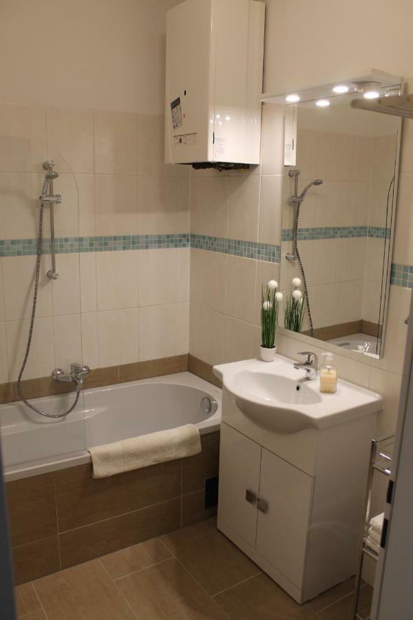 Urban-Style Apartment Wina Bagian luar foto