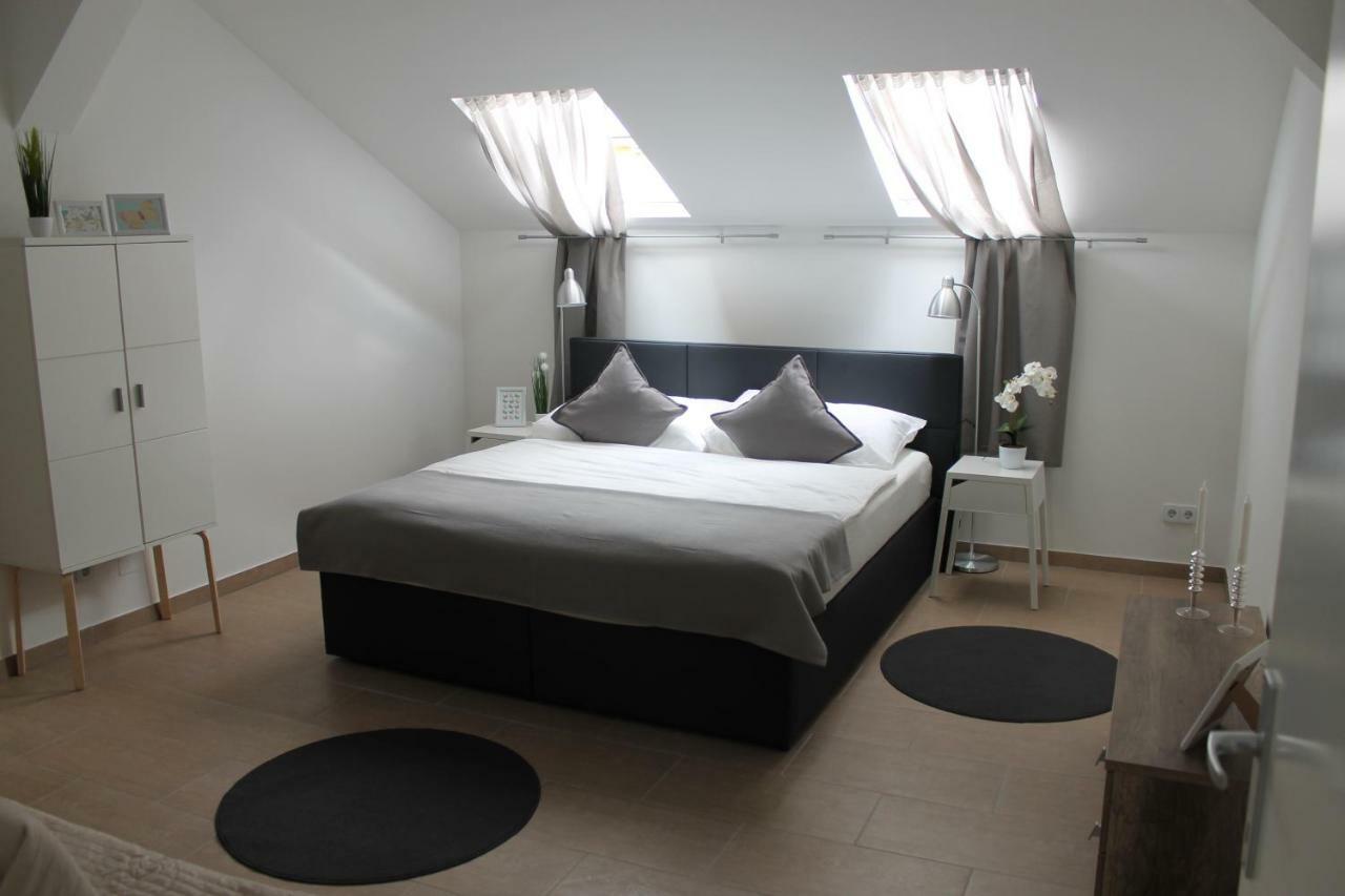 Urban-Style Apartment Wina Bagian luar foto